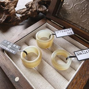 天然和田玉直切戒指且末糖白晕染实物肉眼看颜色更深一点