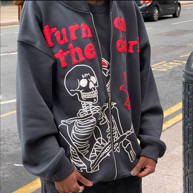 Punk-inspired skull print hoodie朋克风骷髅印花潮男长袖连帽衫