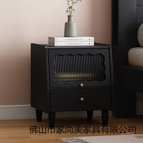 中古风实木三抽带灯床头柜