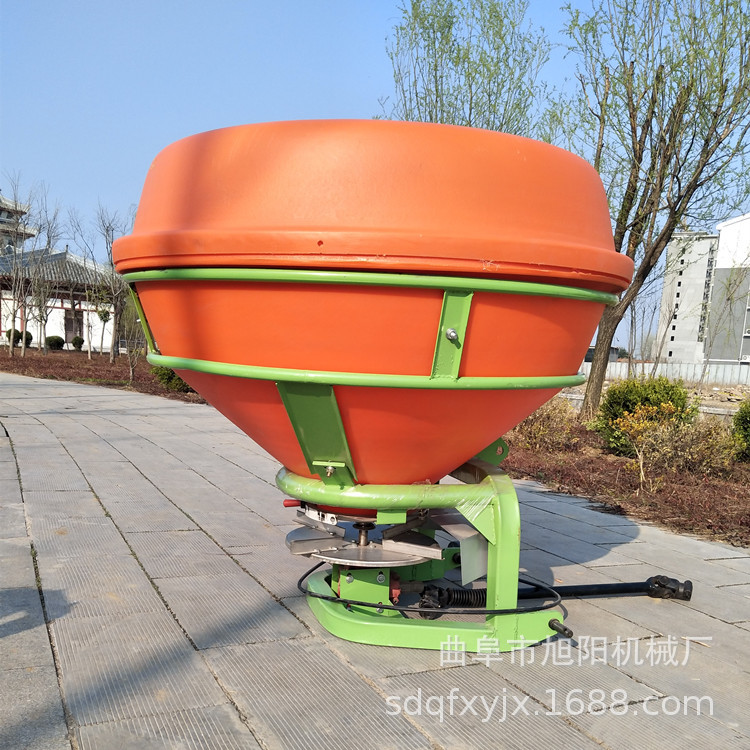 农用拖拉机车载式撒肥机750公斤大圆桶施肥器悬挂式轴传动撒播机