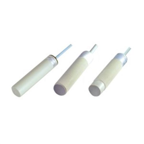 电容式接近传感器 检测距离1/2/4mm 圆柱形 电压DC10~30V