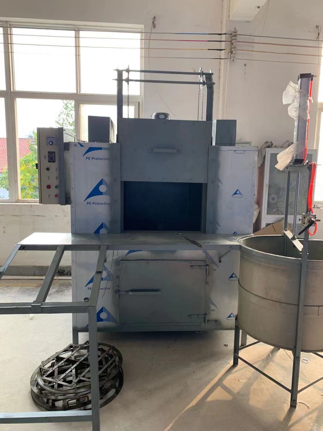 供应大型搪胶机玩具设备