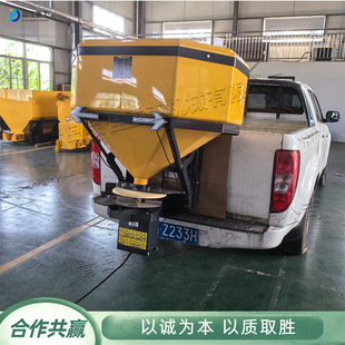 冬天四冲程撒盐机 路面学校广场除雪设备 车载式小型融雪剂撒布机