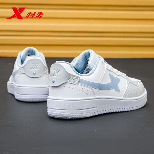 特步板鞋男新款透气休闲鞋