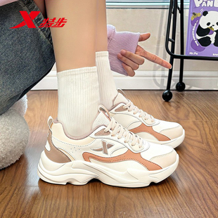 特步跑步鞋女款皮面加绒冬季初中生休闲老爹鞋官方旗舰正品运动鞋