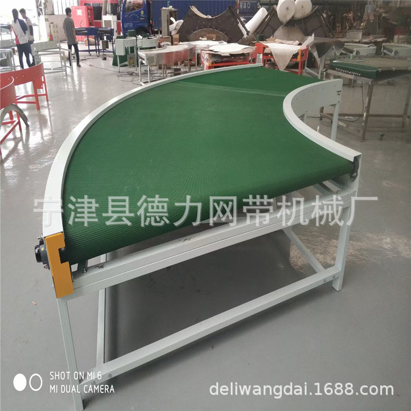 小型提升式输送机链板提升机爬坡输送机小型输送设备图片