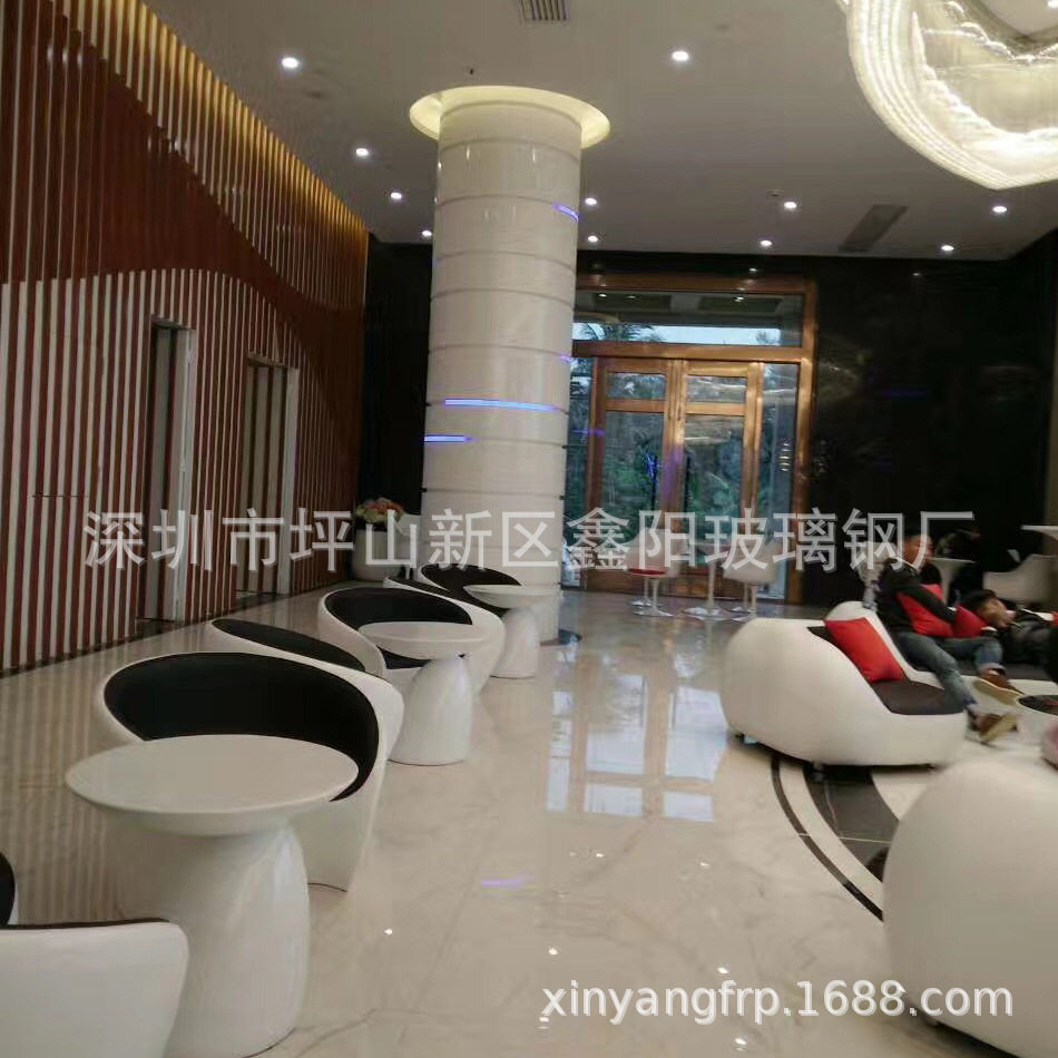 玻璃钢雕塑商业街大型商场门口橱窗美陈雕塑道具摆件装置