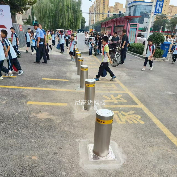 半自动液压伸缩地桩 河北唐县小学校门口不锈钢升降柱 可拆卸路桩
