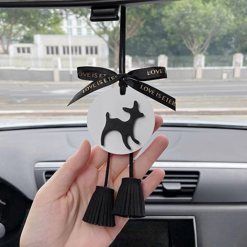 小鹿车载香薰挂件高档简约后视镜吊坠一路平安车内卡通装饰品