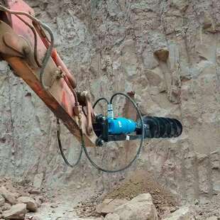 鼎东挖机改螺旋钻机螺旋钻孔地基打桩机履带长螺旋打桩机