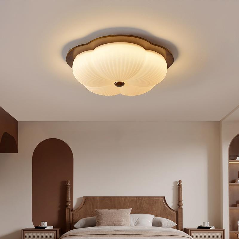 2024年新款儿童房间灯简约中古温馨中古卧室吸顶灯创意温馨花朵灯