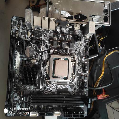 议价七彩虹H81主板+G1840CPU，图三接口有些锈可维修
