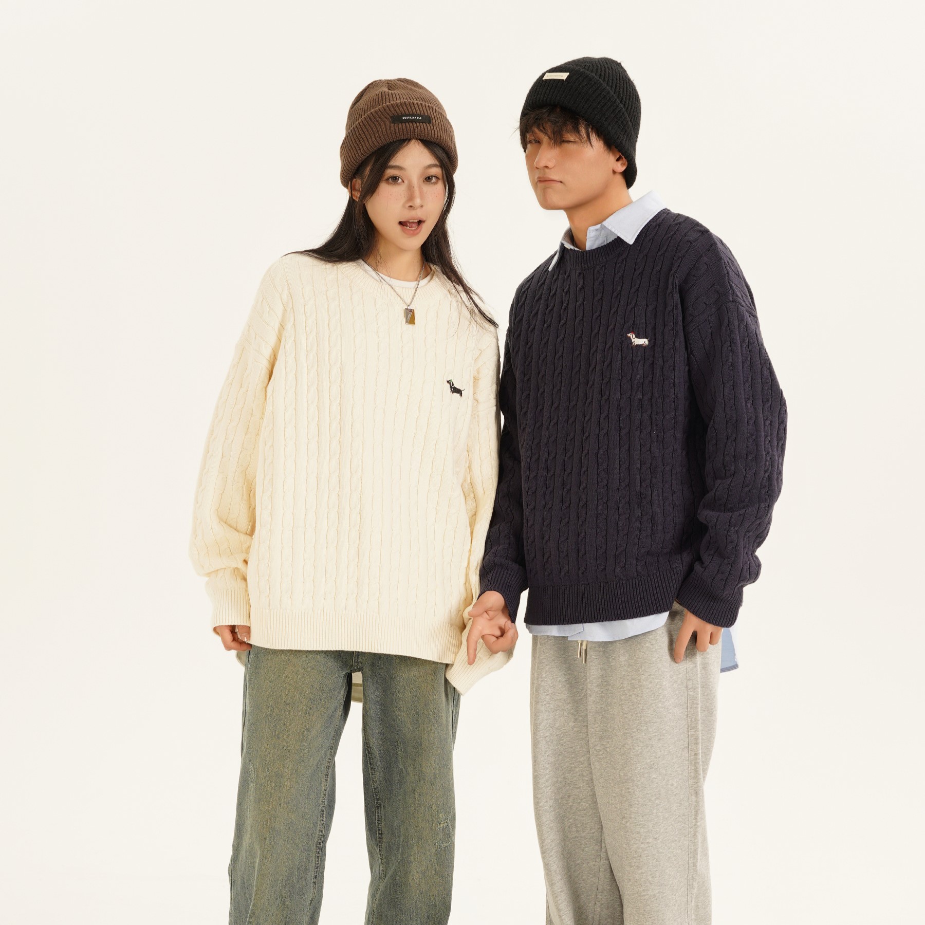 UPPER圆领小狗麻花毛衣