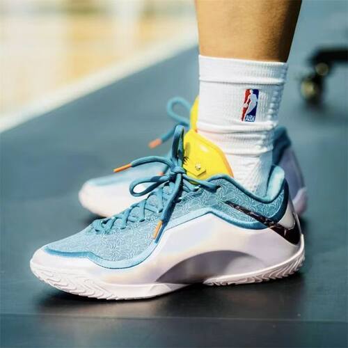耐克Lebron23篮球鞋防滑耐磨