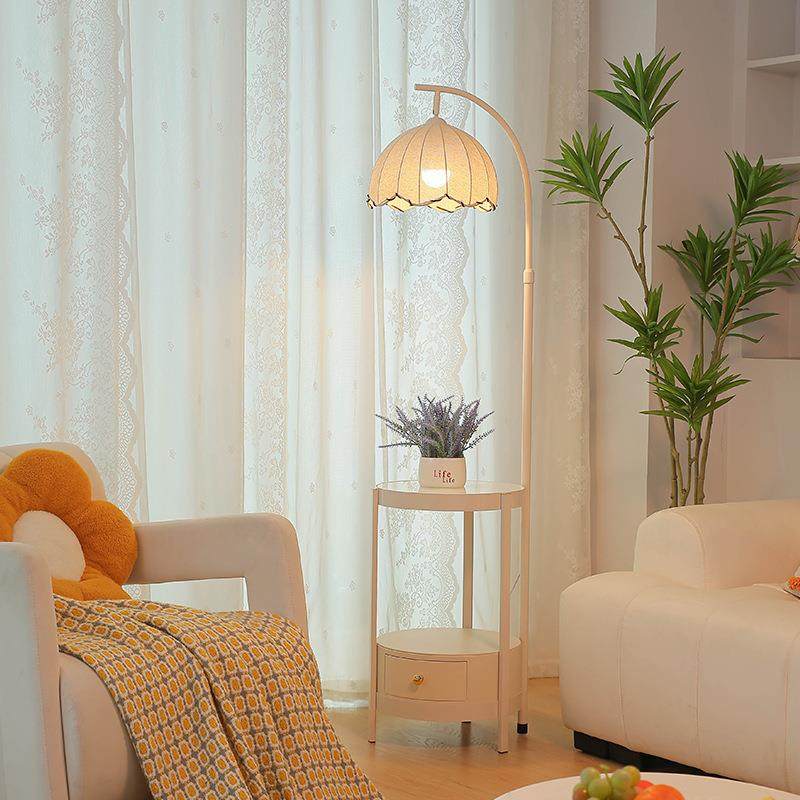 法式奶油风落地灯客厅卧室沙发旁边几氛围感置物架床头柜台灯一体