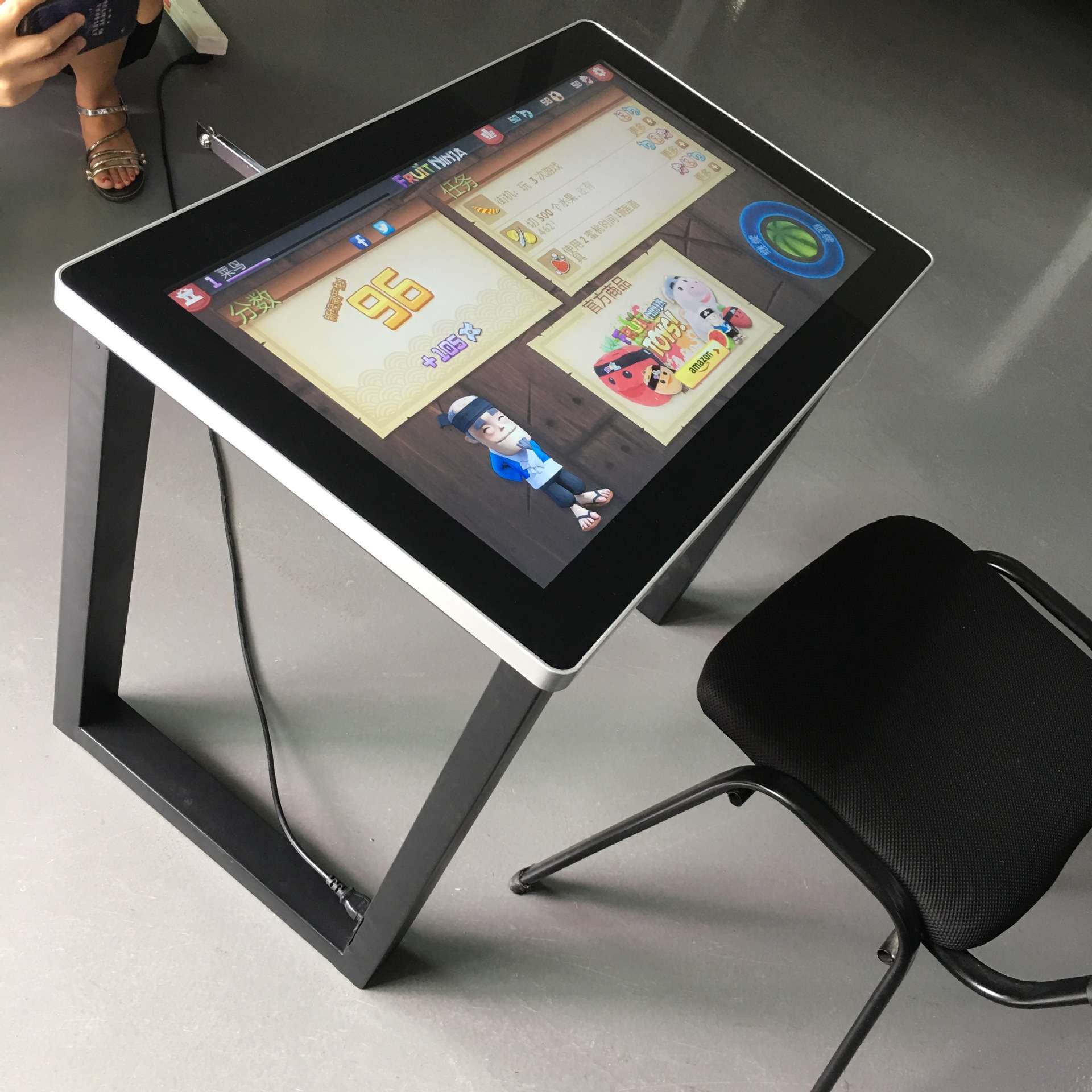 32寸电容式触摸屏智能机桌子 互动游戏幼教查询液晶终端茶几厂家
