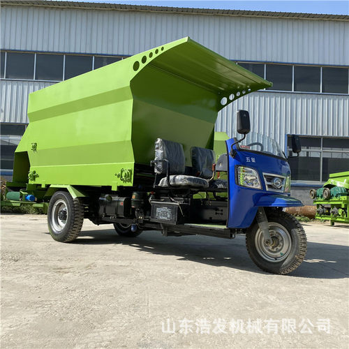 大马力柴油三轮撒料车新款大容量三轮撒料车投料喂料机厂家