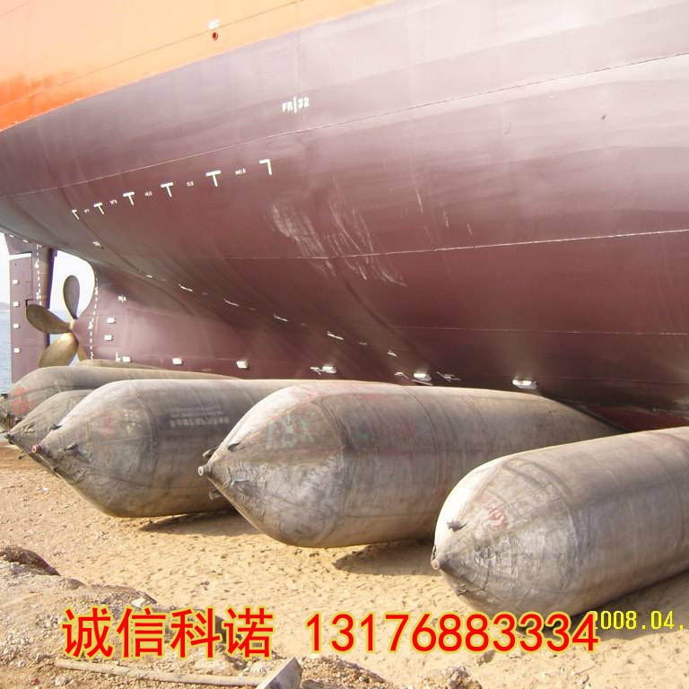 8000吨级近海油船用气囊