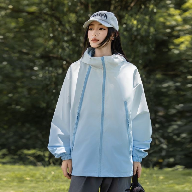 春秋季渐变色户外防风保暖情侣款冲锋衣2025年运动休闲夹克外套