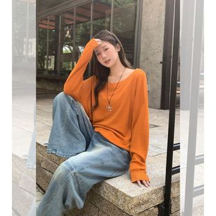多巴胺橙色辣妹斜肩露肩长袖针织衫女2025早秋松弛感显瘦休闲上衣