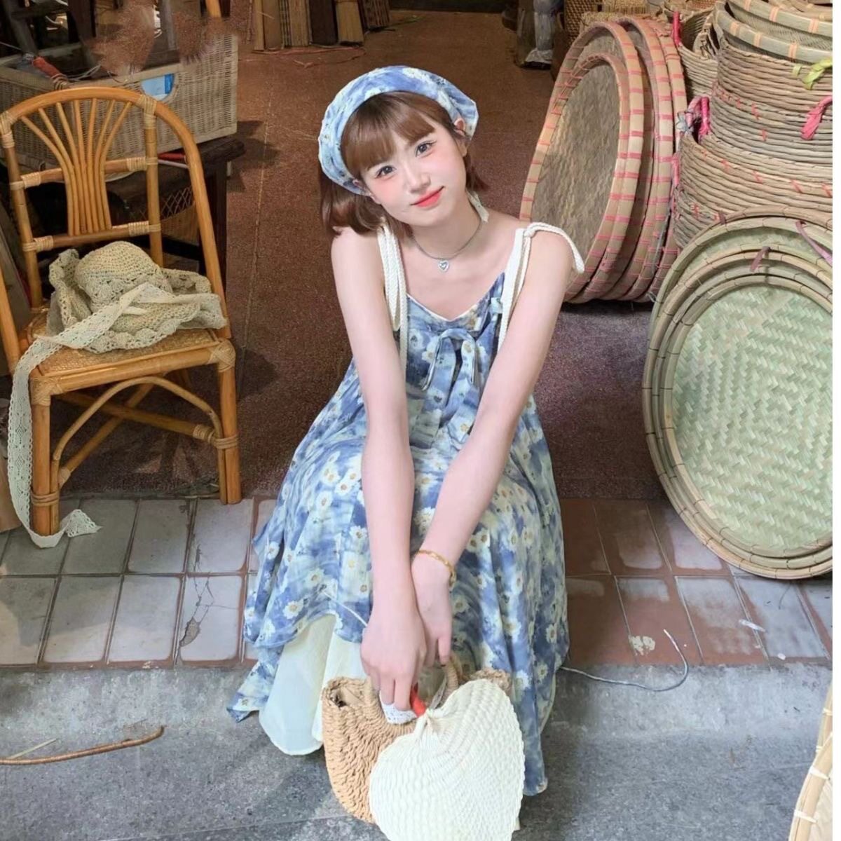 雏菊吊带连衣裙女夏季2026年新款感仙气度假油画风甜美碎花长裙