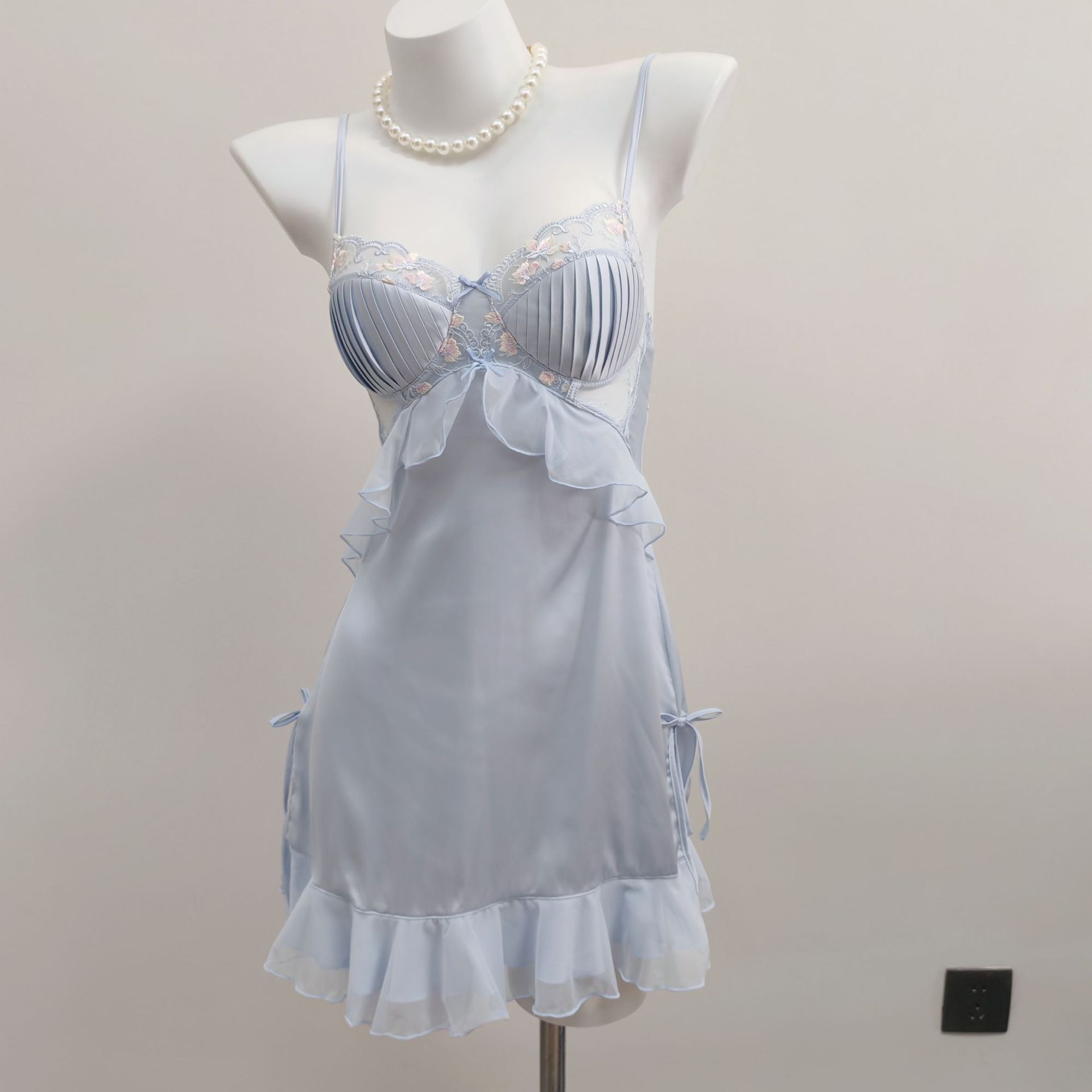 性感睡衣女秋季新款冰丝荷叶边蕾丝拼接舒适吊带家居服带胸垫睡裙