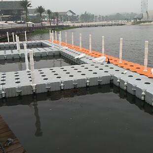 厂家直销水上浮动码头浮桥摩托艇快艇停船泊位网箱养殖钓鱼平台