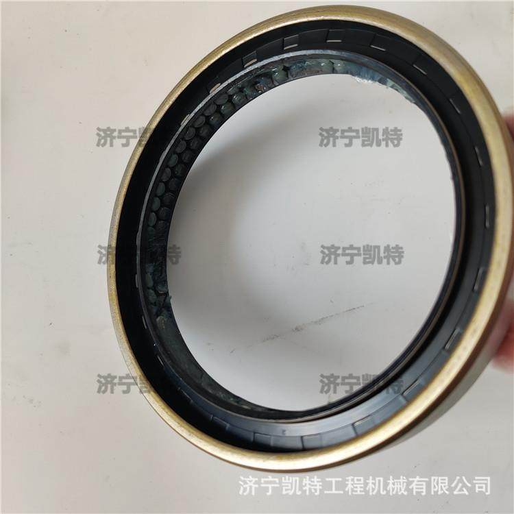 挖掘机PC110/130-7-8M0原装发动机配件曲轴油封6208-21-1330
