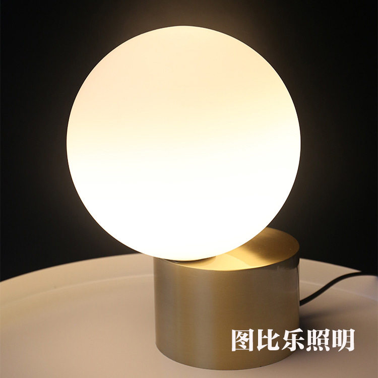 ins风小夜灯客厅卧室床头创意简约后现代北欧金属玻璃圆球台灯