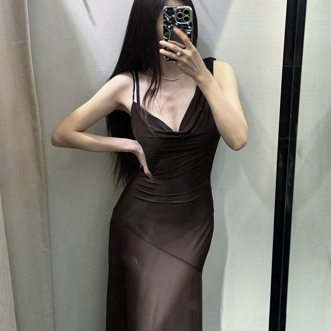 辣妹深棕色绢网吊带连衣裙