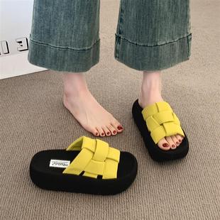 女夏外穿2025新款 踩屎感凉拖鞋 配裙子超火厚底增高休闲沙滩一字拖