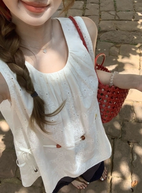 6.15晚8点im向 樱岛茶话 设计串珠抽绳收腰圆领无袖上衣