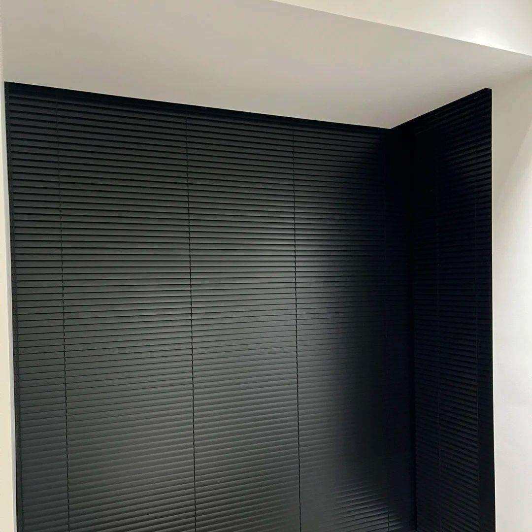 厂字黑色百叶窗帘L型pvc防窥拉珠升降免打孔浴室厨房阳台办公遮阳