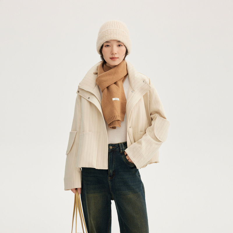 艾莱依冬季新款女极简条纹短装羽绒服廓形高级感立领落肩休闲外套,女装/女士精品,羽绒服,淘宝优惠券,粉丝福利购,淘宝优惠卷