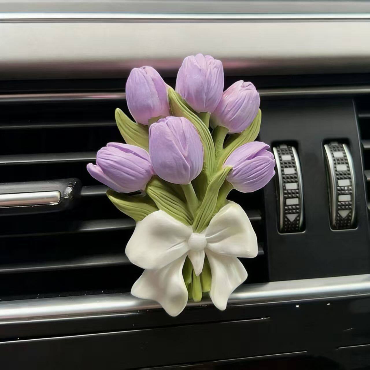 汽车出风口郁金香扩香石香薰淡香花朵蝴蝶车载香水装饰挂件