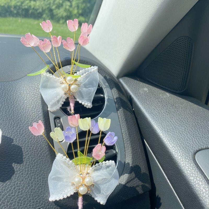 网红创意车载出风口香薰汽车空调轻奢香水夹郁金香车内装饰摆件