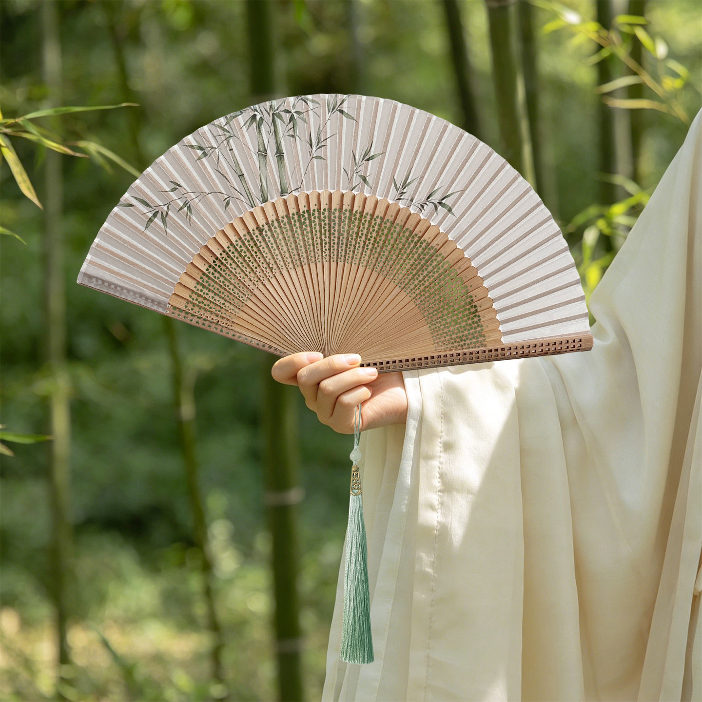 新中式窗格扇古风镂空工艺绢布扇面配旗袍汉服便携折扇夏日纳凉扇