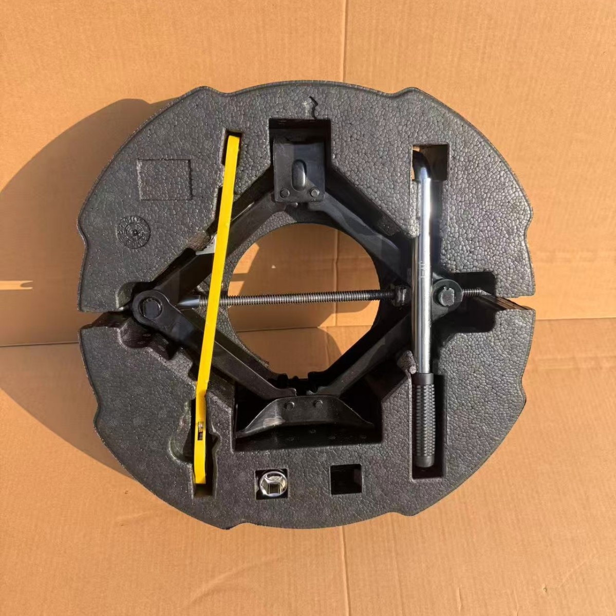 埃安yplus比亚迪秦元plus海豹6海豚汽车备胎泡沫箱工具箱千斤顶