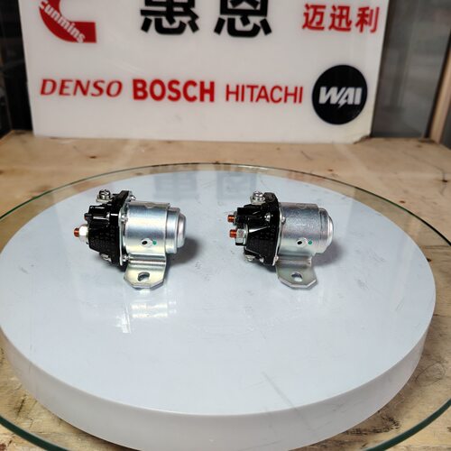 工程机械用ME049302 4M40 E307B/E307D起动机继电器。