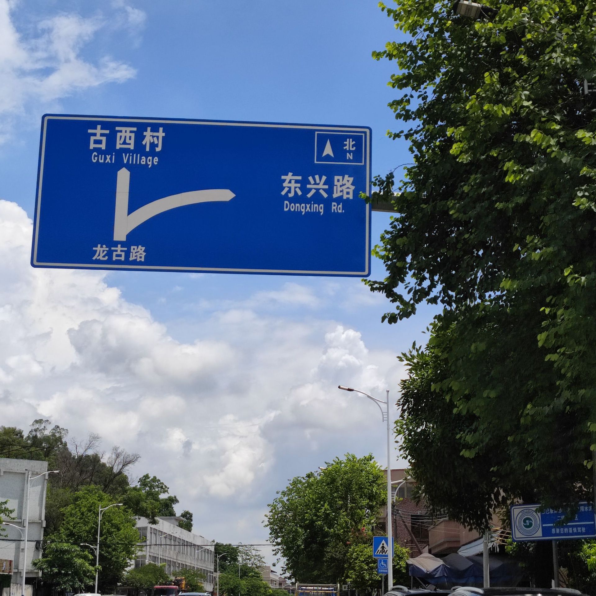 【厂家供应】F型单柱型道路指示杆 道路交通F杆 悬臂式交通标志杆