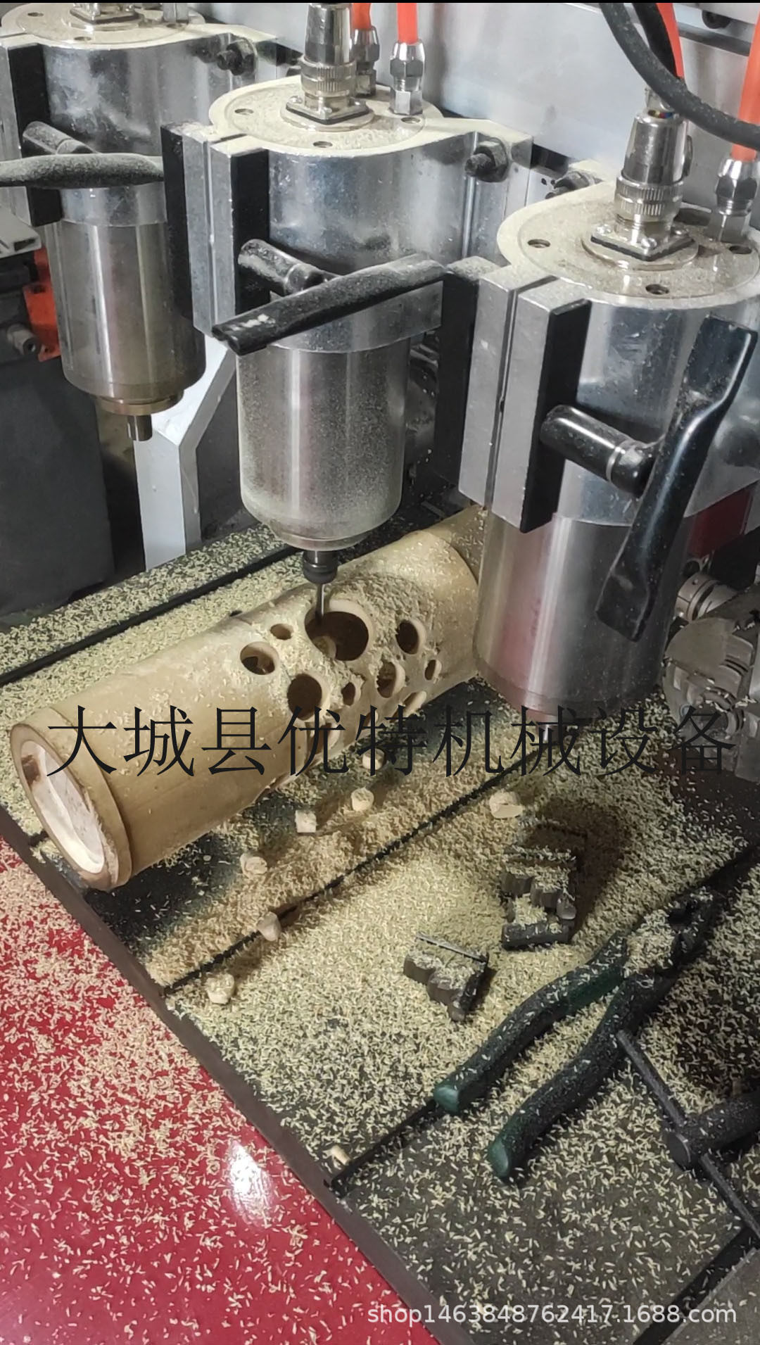 小型圆雕机竹筒笔筒数控雕刻