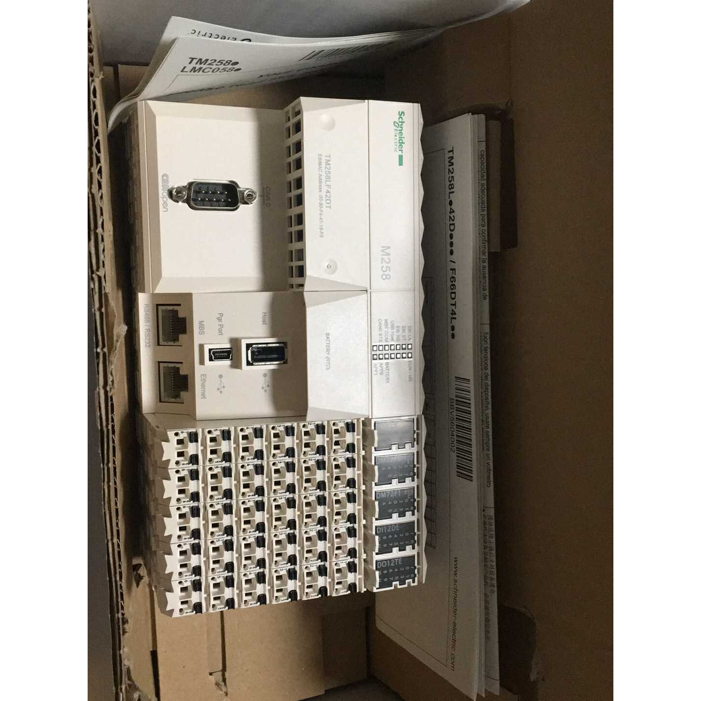 258系列PLC可编程控制器42点位TM258LF42DT全新原装现