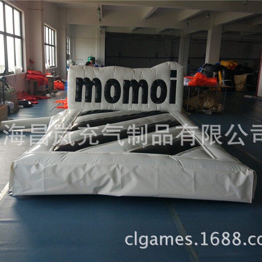 厂家定做网红黑白充气跳床字母充气城堡商场亲子餐厅儿童充气乐园