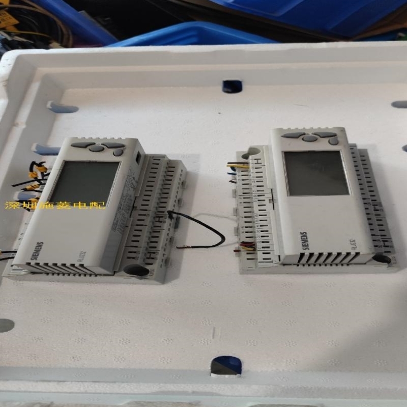 售前询价询价拆机的。RLU232 西门子楼宇温度控制器 PLC RLU2