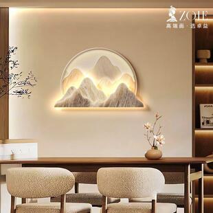 现代轻奢餐厅装饰画墙面壁饰2024年新款高级感客厅山水画挂件壁灯