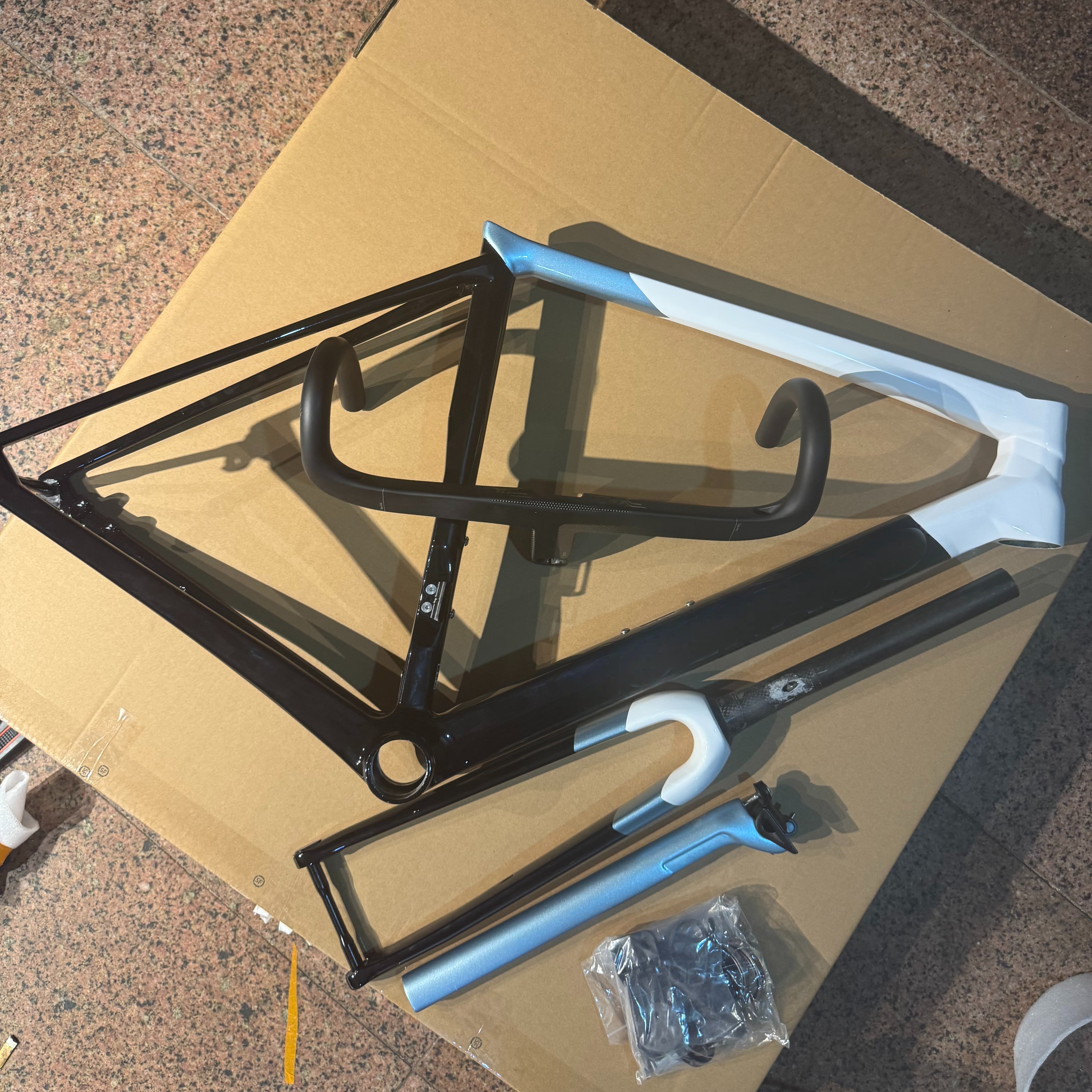 C68碳纤维公路自行车车架