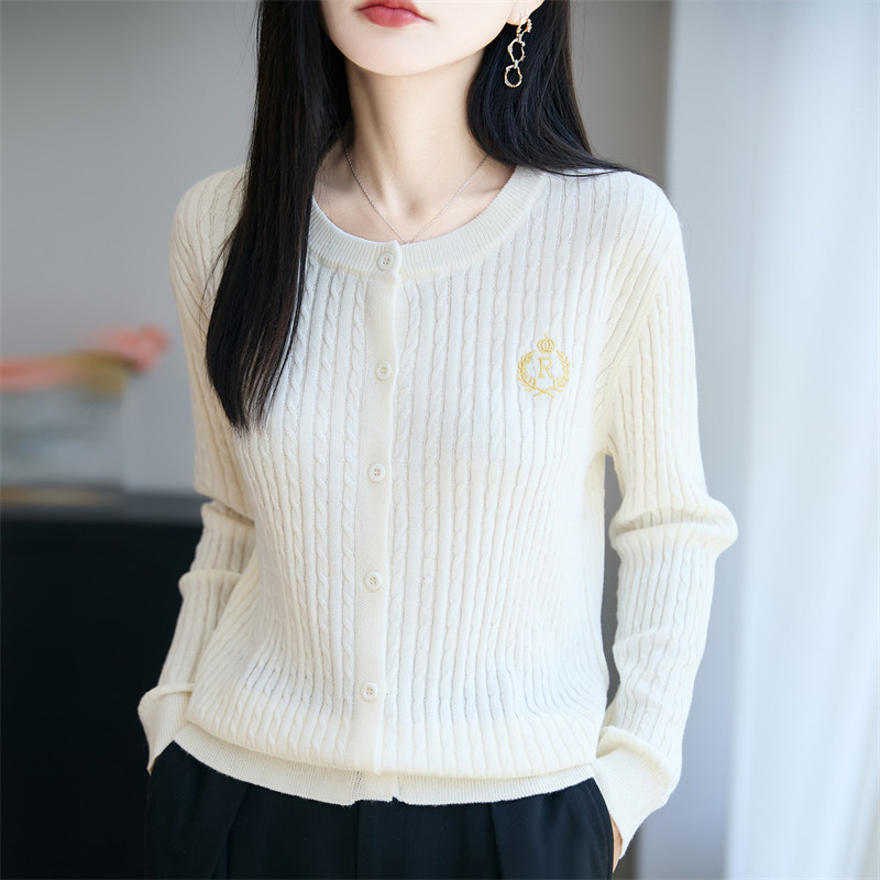 学院风圆领刺绣麻花针织开衫女长袖短款2026秋冬显瘦百搭毛衣外套