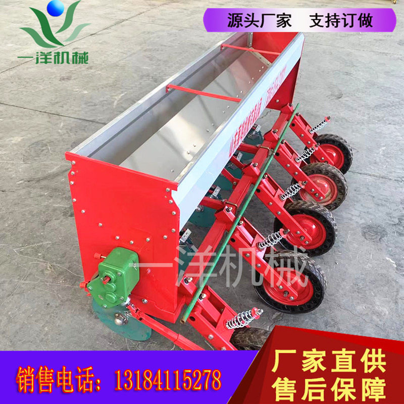 新款小麦施肥机圆盘小麦追肥机小四轮车带给小麦上肥料机