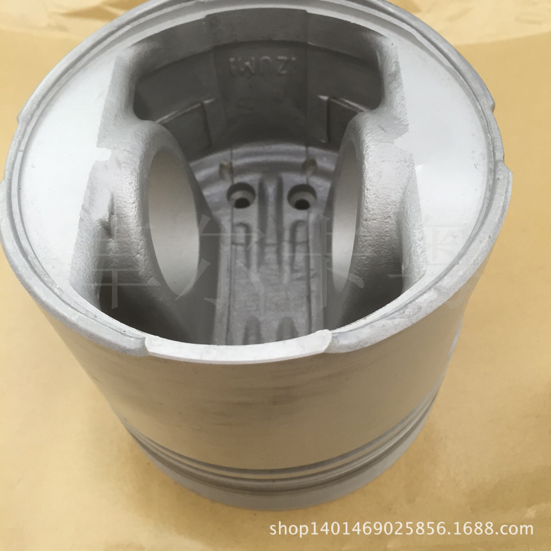 适用于ISUZU五十铃五十铃6HE1活塞四配套缸套组件PISTON