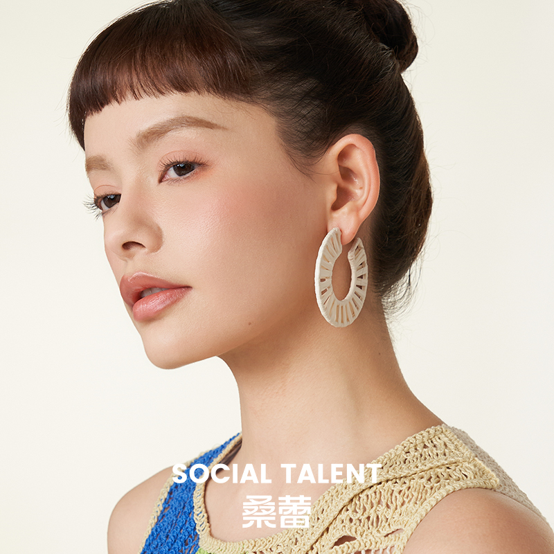 Social Talent桑蕾大白单边C型手工编制拉菲草耳钉耳环秦岚同款 饰品/流行首饰/时尚饰品新 耳环 原图主图